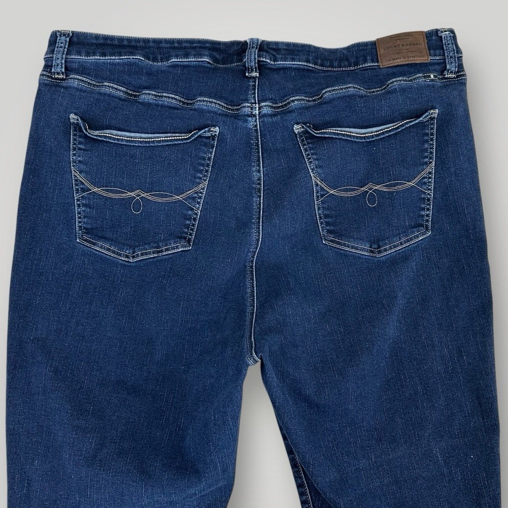 Lucky Brand Jeans Emma Legging 24W 41x26 Straight Leg Blue Womans Dark Wash - Picture 7 of 8
